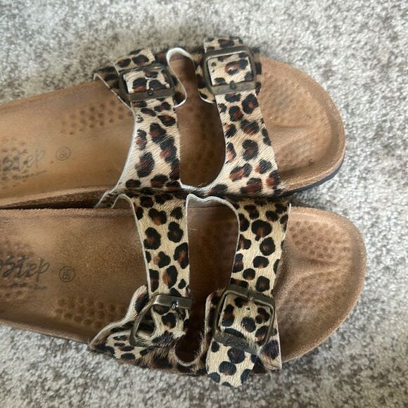 Biostep two-buckle sandals with a leopard print design 9.5 - Picture 2 of 6